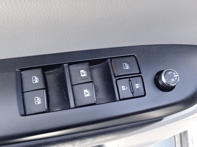 2014 Toyota Highlander LE photo