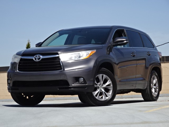 2014 Toyota Highlander LE photo