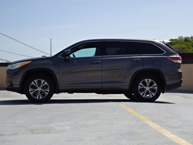 2014 Toyota Highlander LE photo