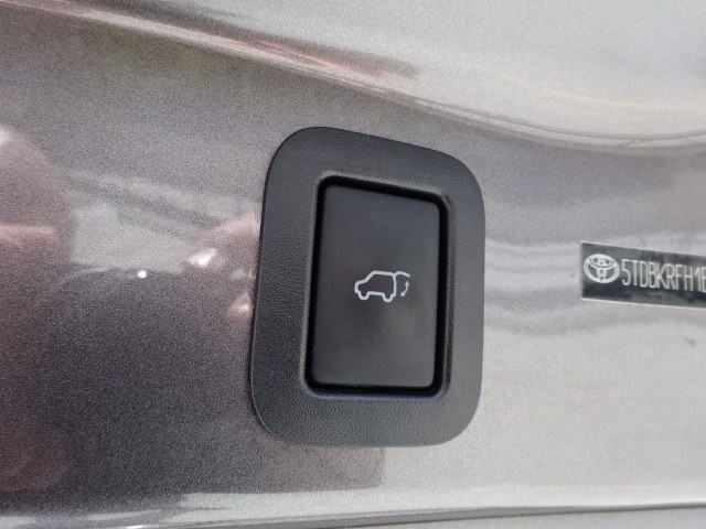 2014 Toyota Highlander LE photo
