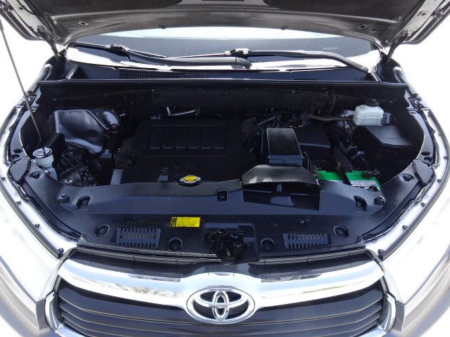 2014 Toyota Highlander LE photo