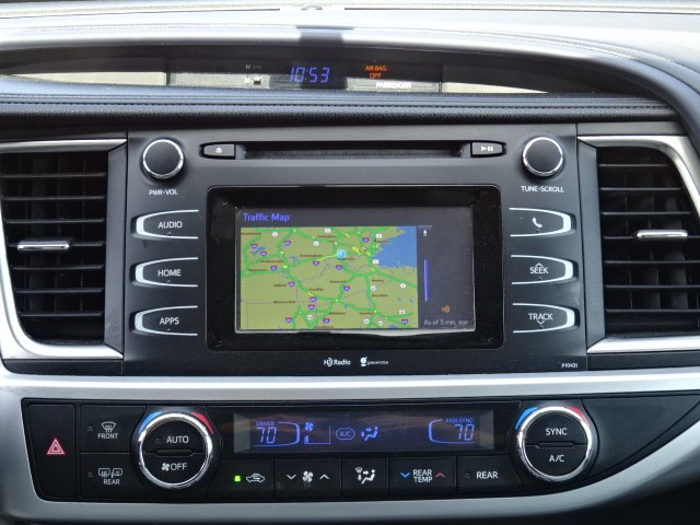 2014 Toyota Highlander LE photo