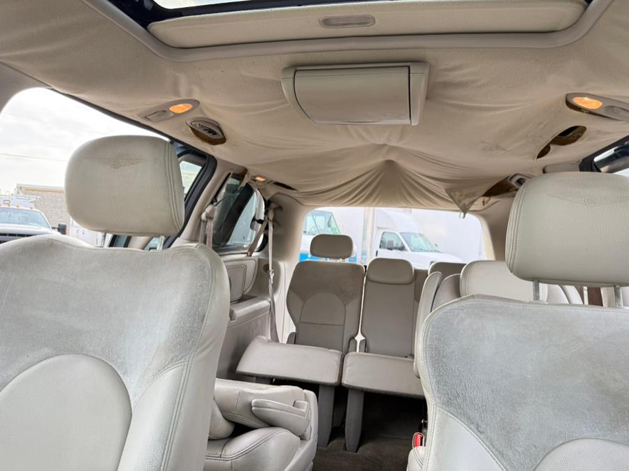 2007 Chrysler Town & Country Limited photo