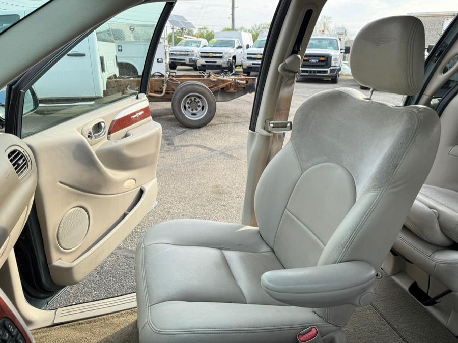 2007 Chrysler Town & Country Limited photo