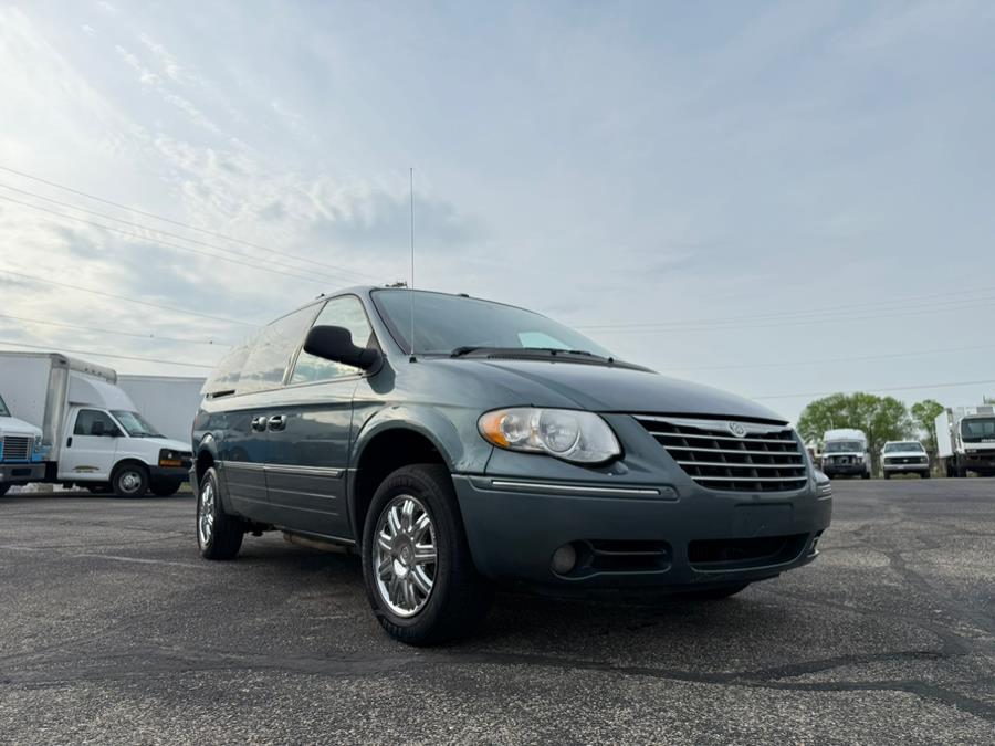 2007 Chrysler Town & Country Limited photo