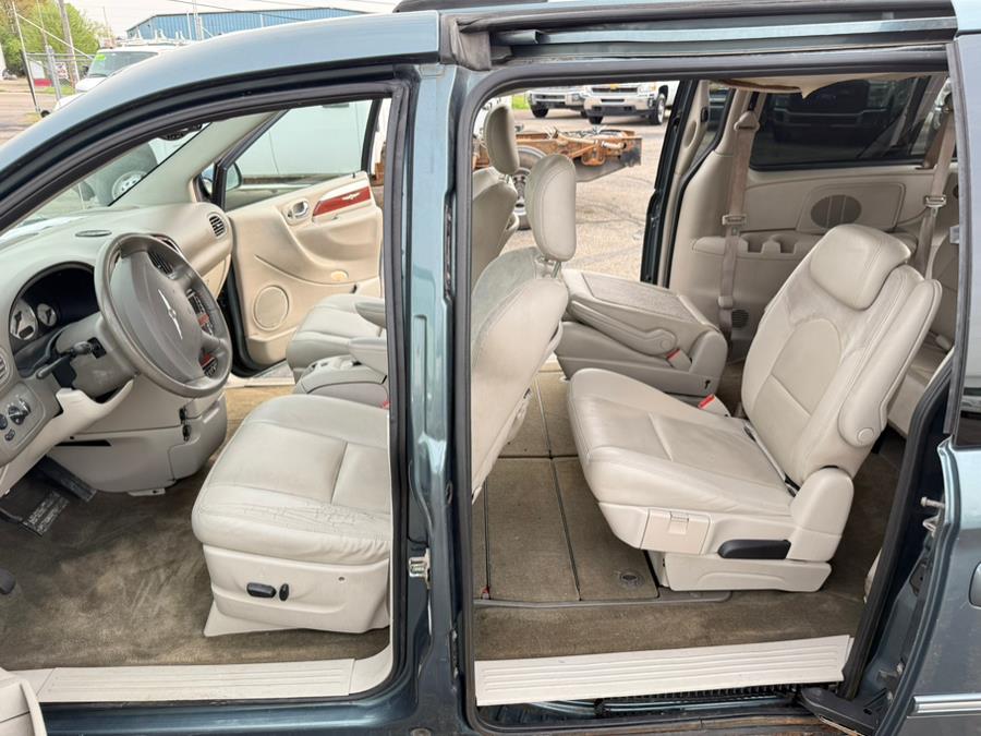 2007 Chrysler Town & Country Limited photo