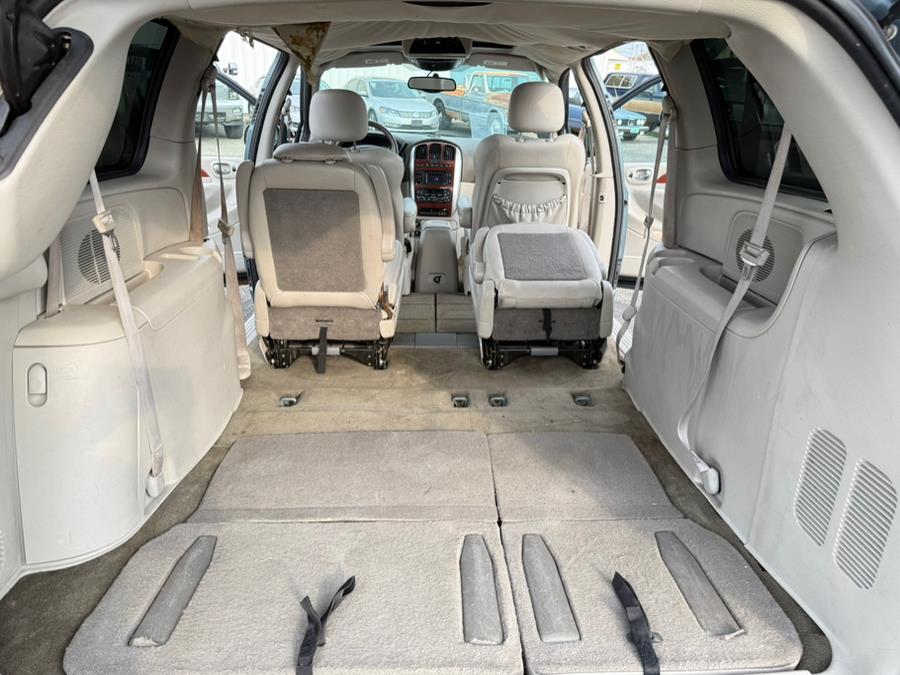 2007 Chrysler Town & Country Limited photo