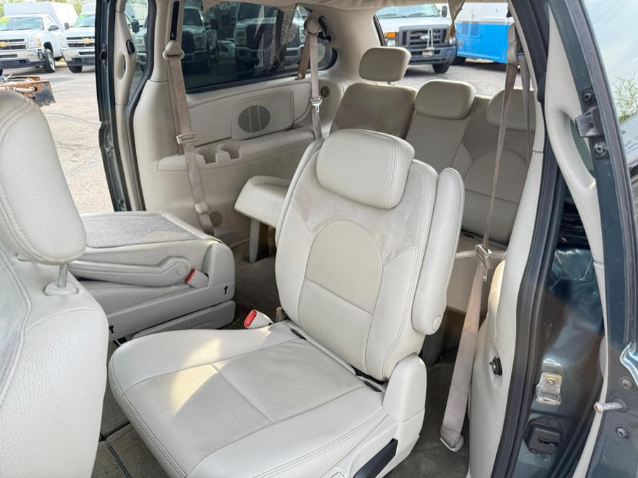 2007 Chrysler Town & Country Limited photo