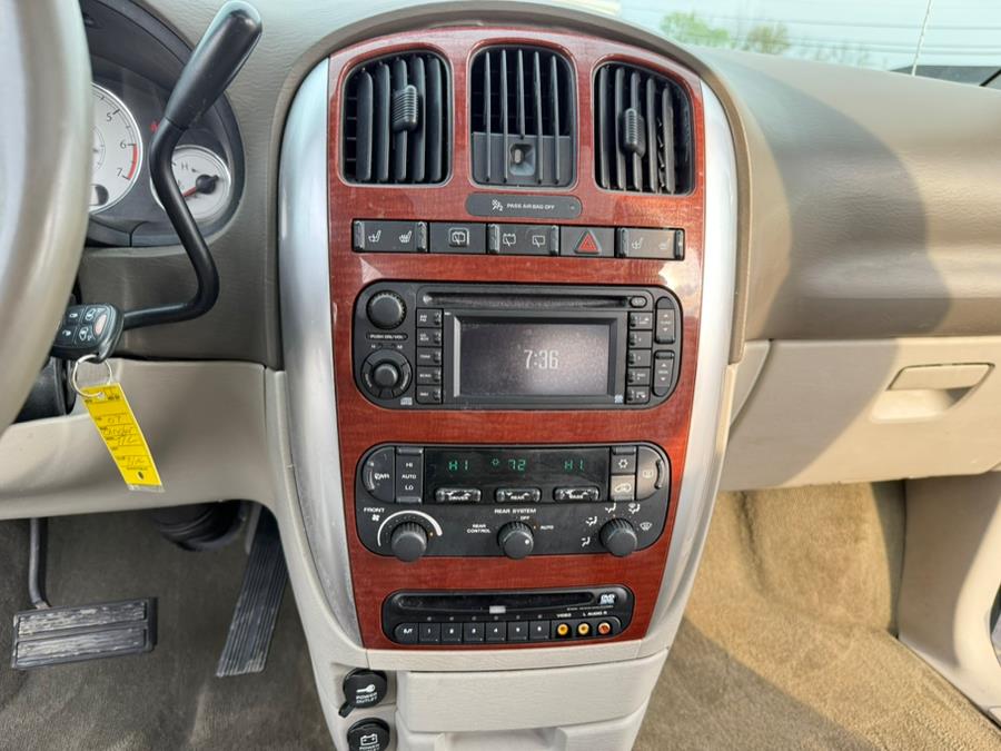 2007 Chrysler Town & Country Limited photo