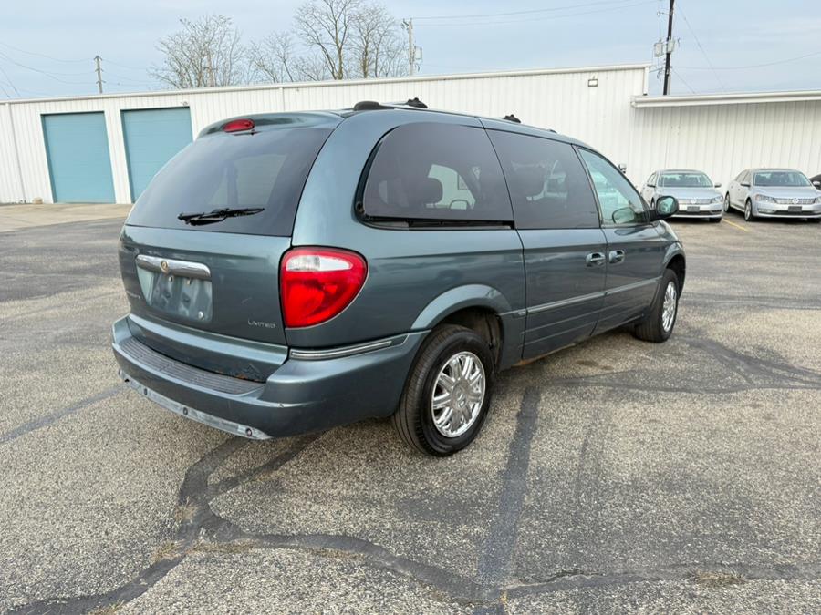 2007 Chrysler Town & Country Limited photo