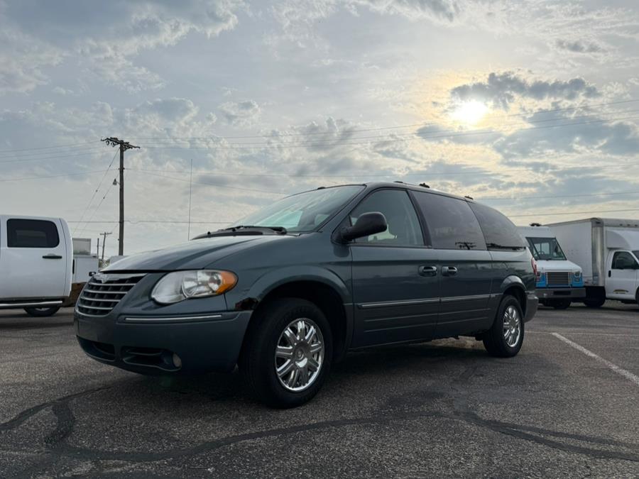 2007 Chrysler Town & Country Limited photo