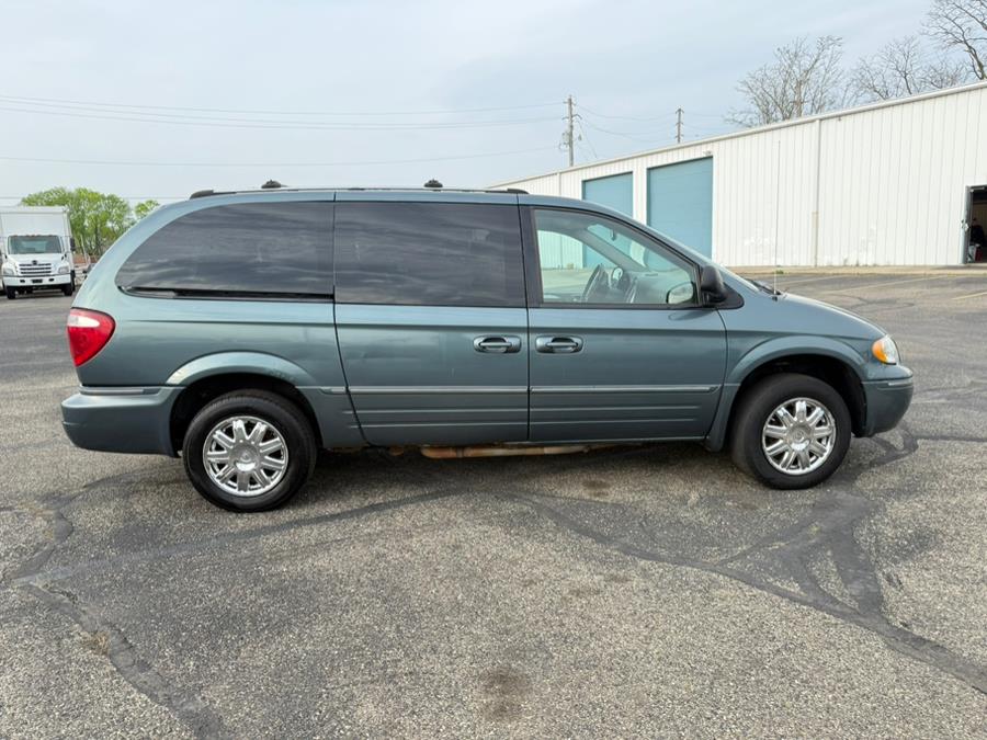 2007 Chrysler Town & Country Limited photo