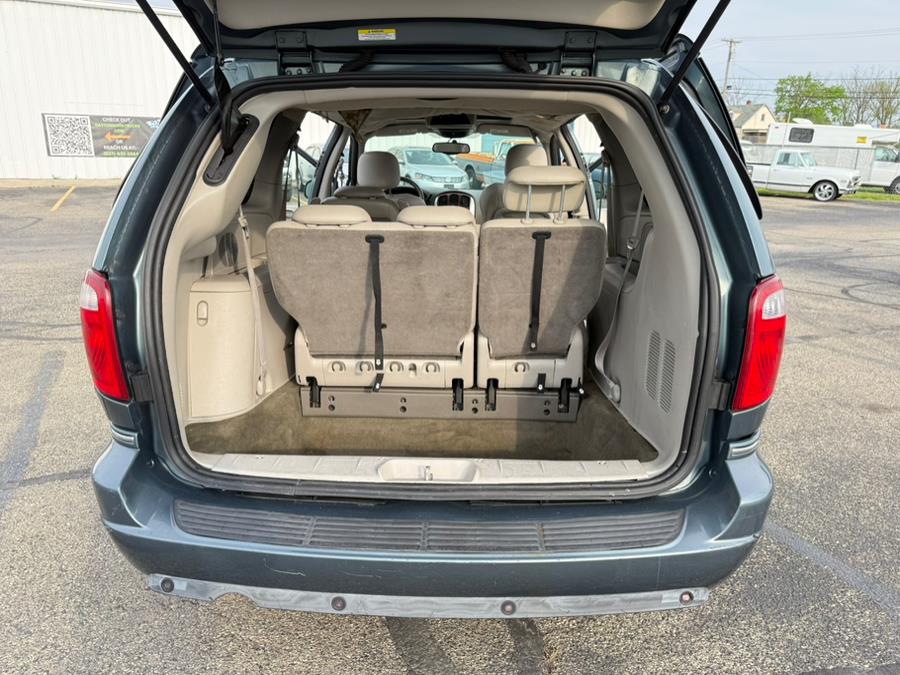 2007 Chrysler Town & Country Limited photo