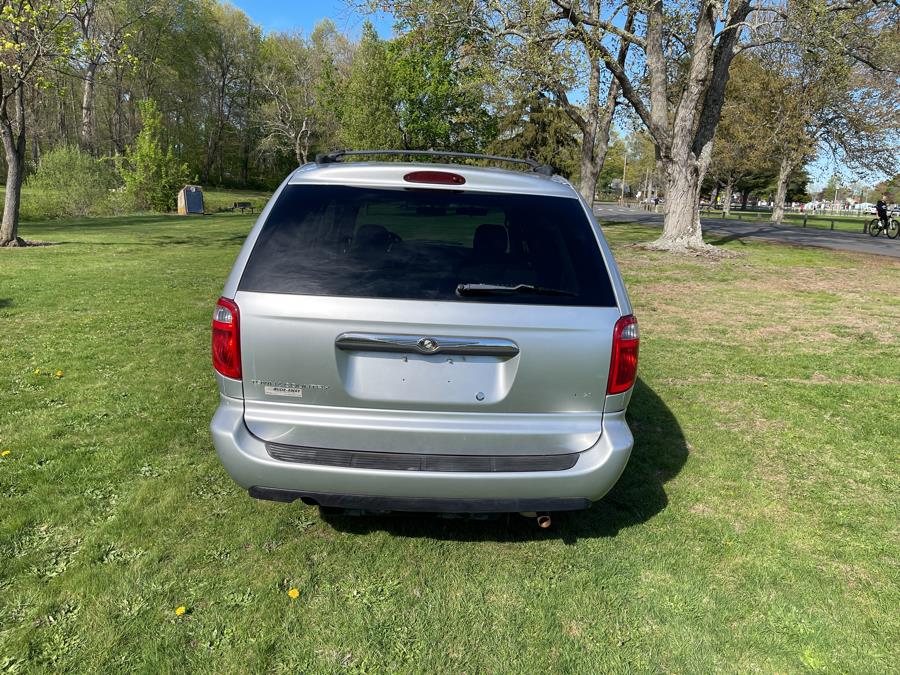 2005 Chrysler Town & Country LX photo