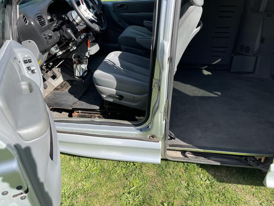 2005 Chrysler Town & Country LX photo