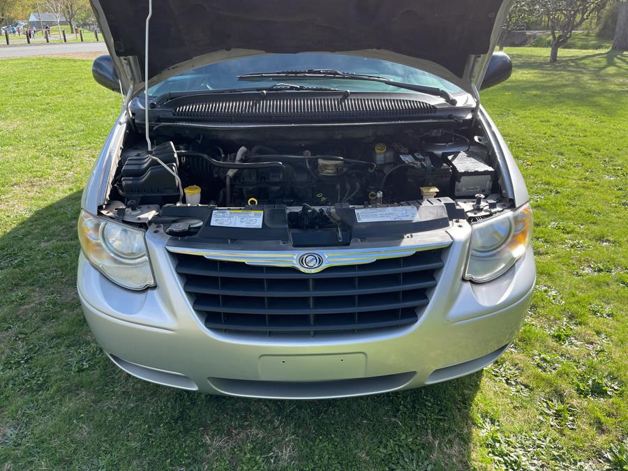 2005 Chrysler Town & Country LX photo