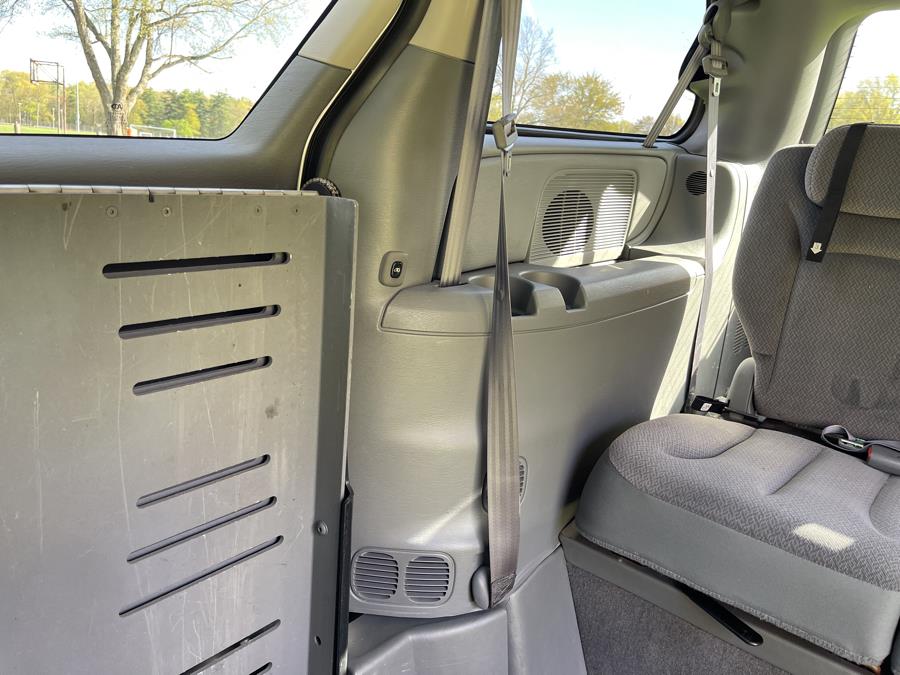 2005 Chrysler Town & Country LX photo