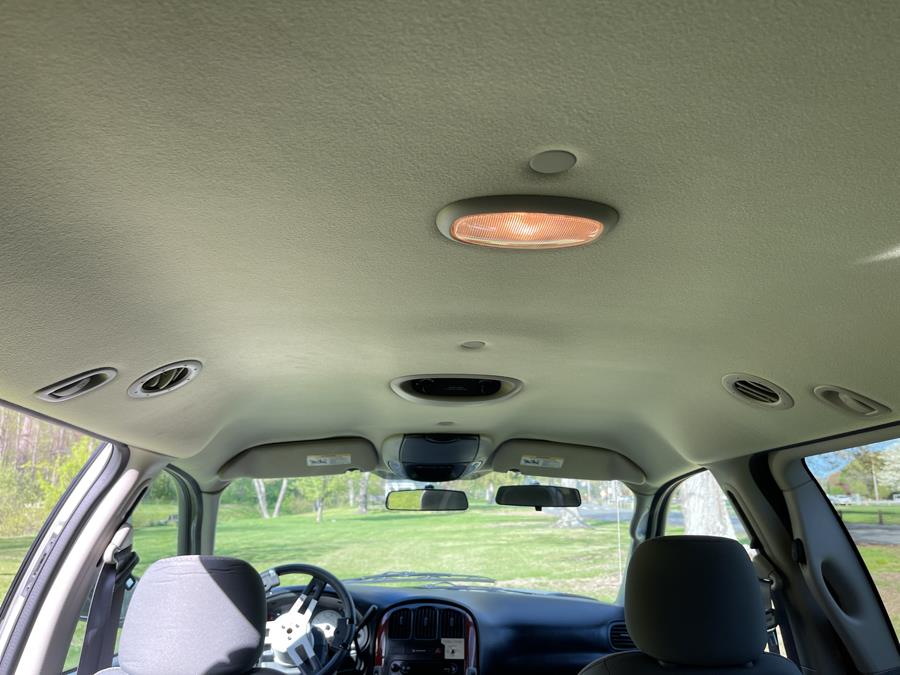 2005 Chrysler Town & Country LX photo