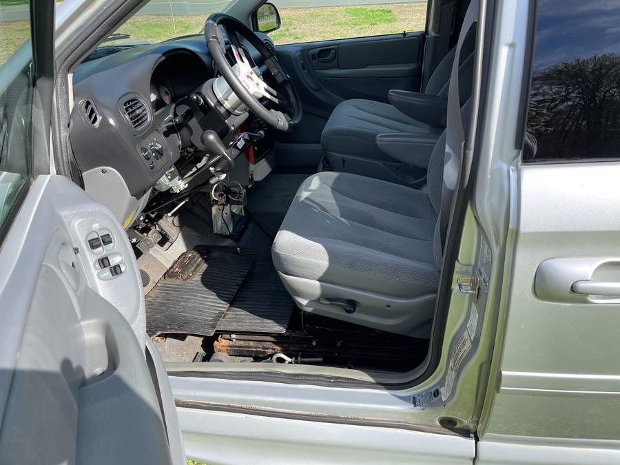 2005 Chrysler Town & Country LX photo