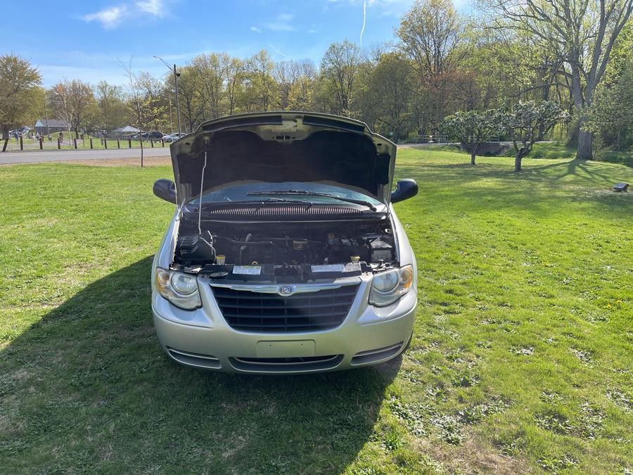 2005 Chrysler Town & Country LX photo