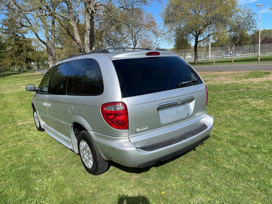 2005 Chrysler Town & Country LX photo