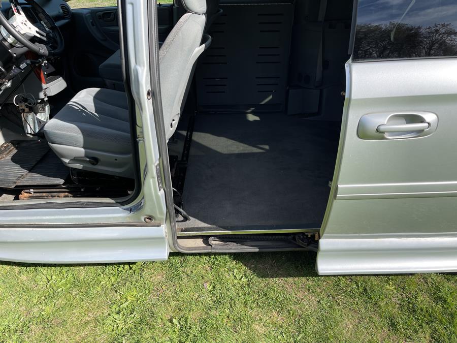 2005 Chrysler Town & Country LX photo