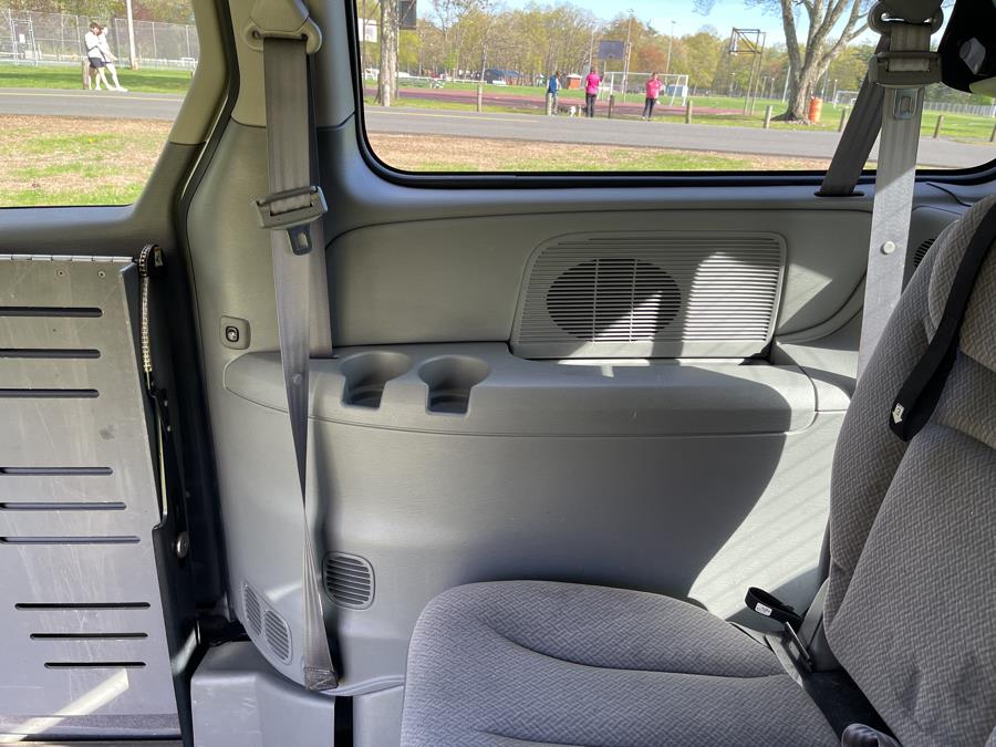 2005 Chrysler Town & Country LX photo