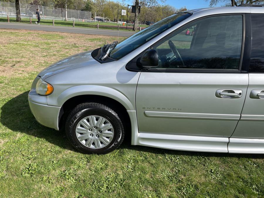 2005 Chrysler Town & Country LX photo
