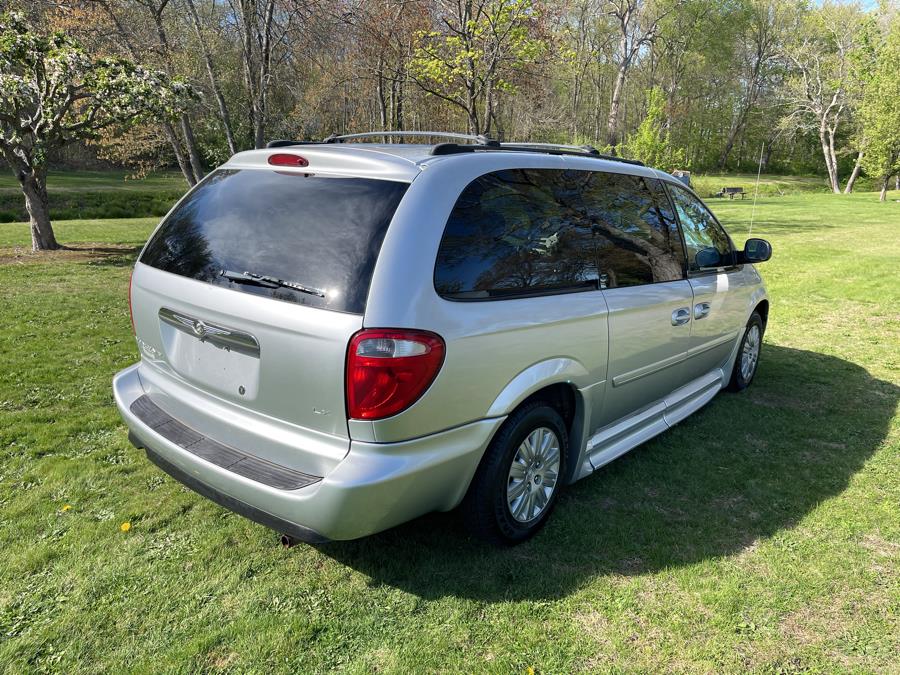 2005 Chrysler Town & Country LX photo