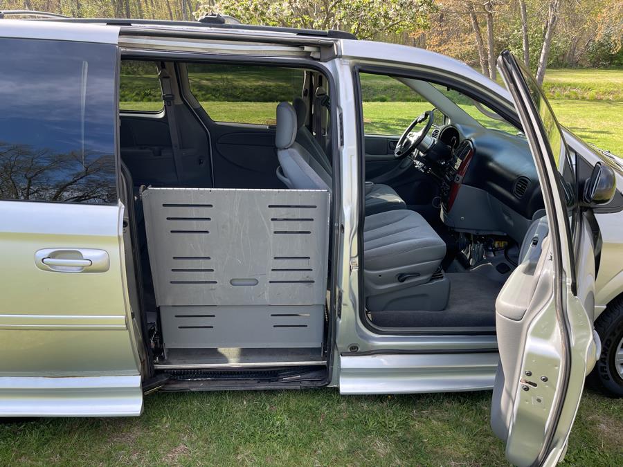 2005 Chrysler Town & Country LX photo