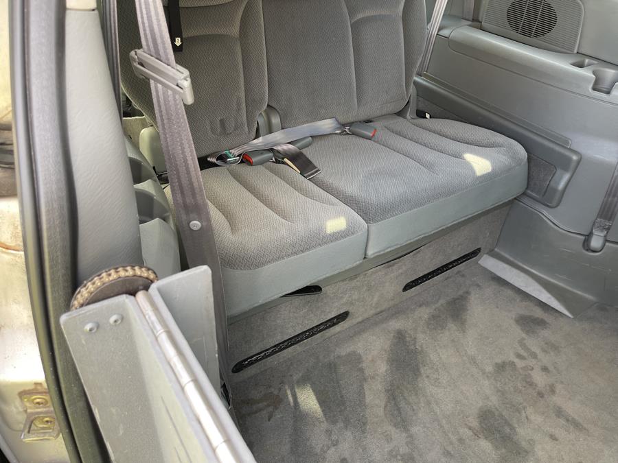 2005 Chrysler Town & Country LX photo