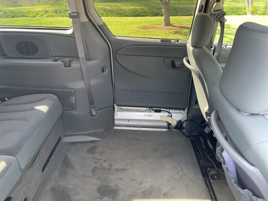 2005 Chrysler Town & Country LX photo