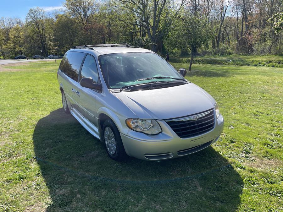 2005 Chrysler Town & Country LX photo