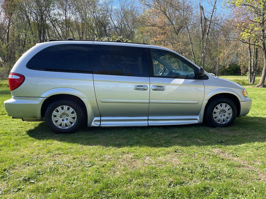 2005 Chrysler Town & Country LX photo