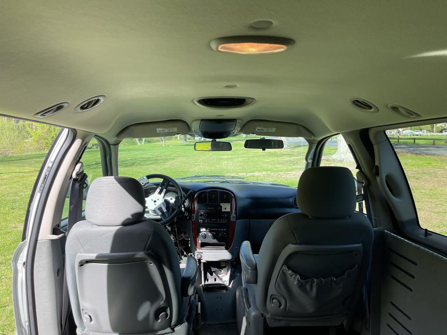 2005 Chrysler Town & Country LX photo