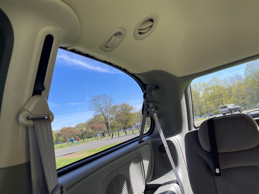 2005 Chrysler Town & Country LX photo