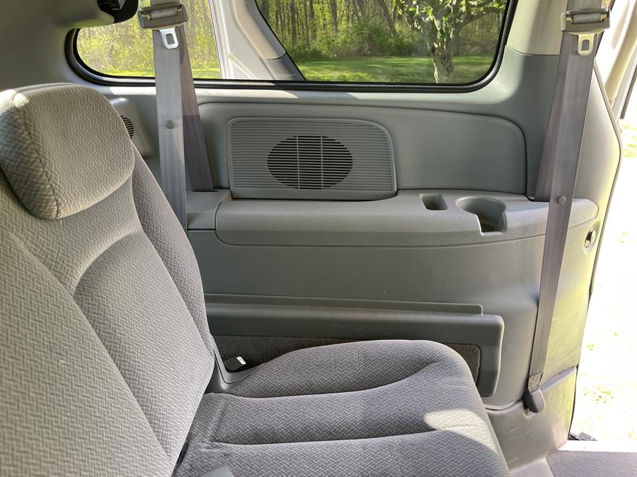2005 Chrysler Town & Country LX photo