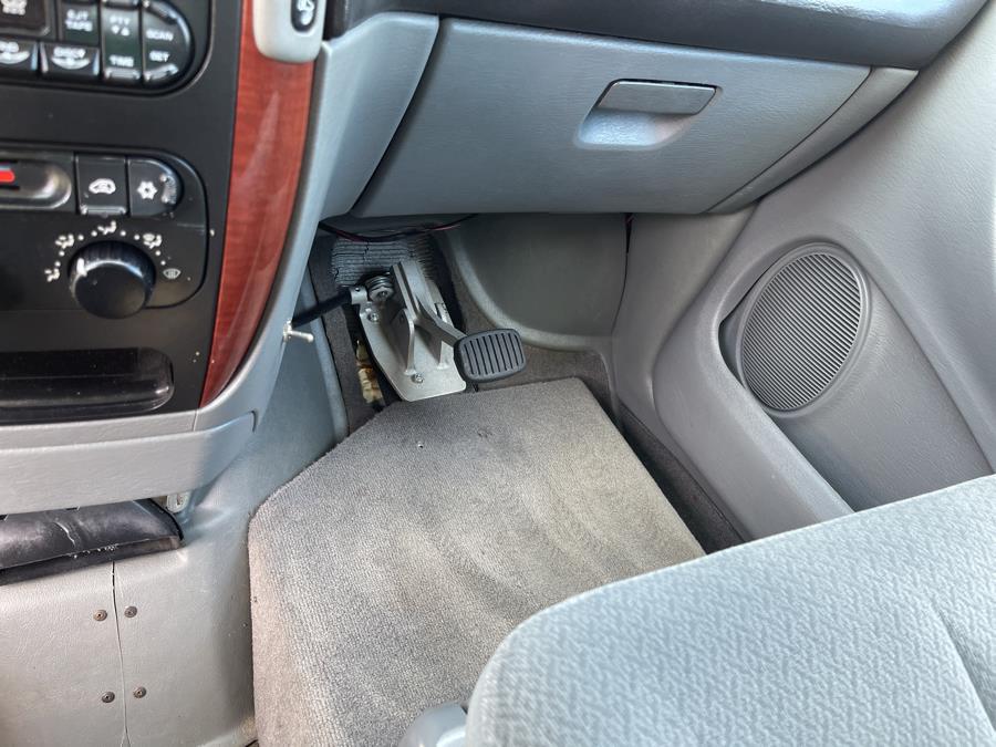 2005 Chrysler Town & Country LX photo