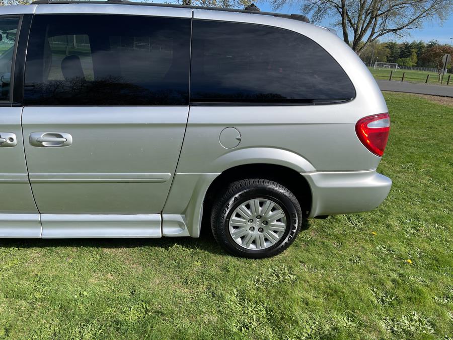 2005 Chrysler Town & Country LX photo