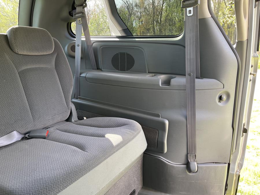2005 Chrysler Town & Country LX photo