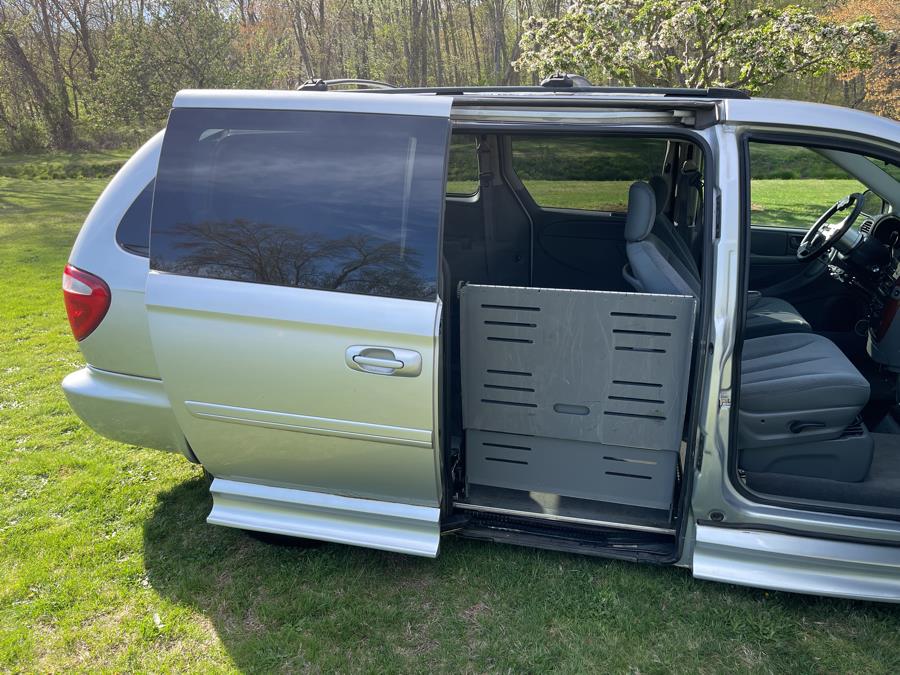 2005 Chrysler Town & Country LX photo