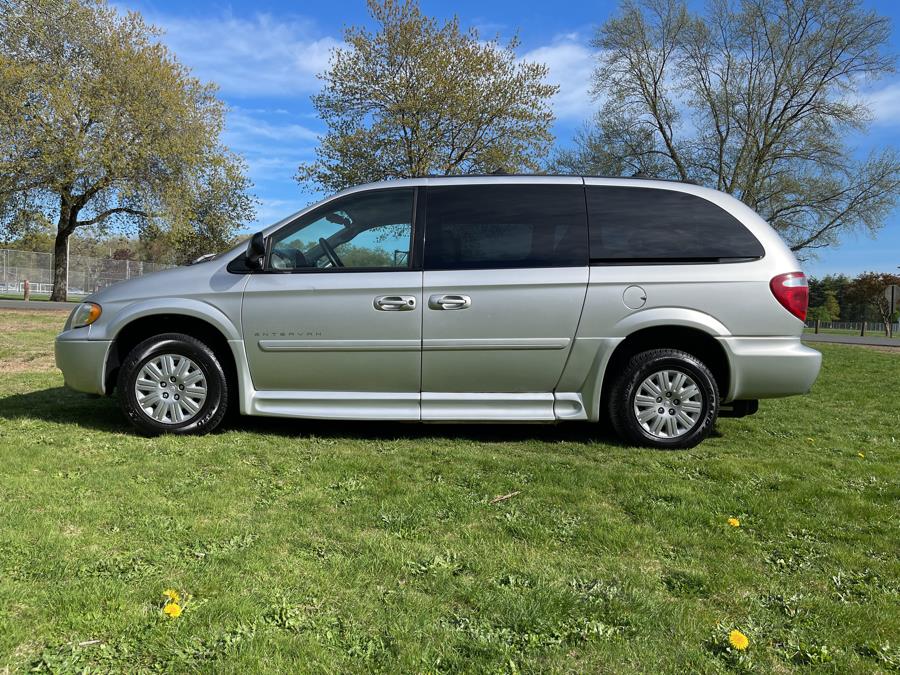 2005 Chrysler Town & Country LX photo