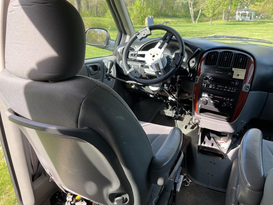 2005 Chrysler Town & Country LX photo