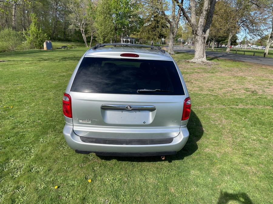 2005 Chrysler Town & Country LX photo