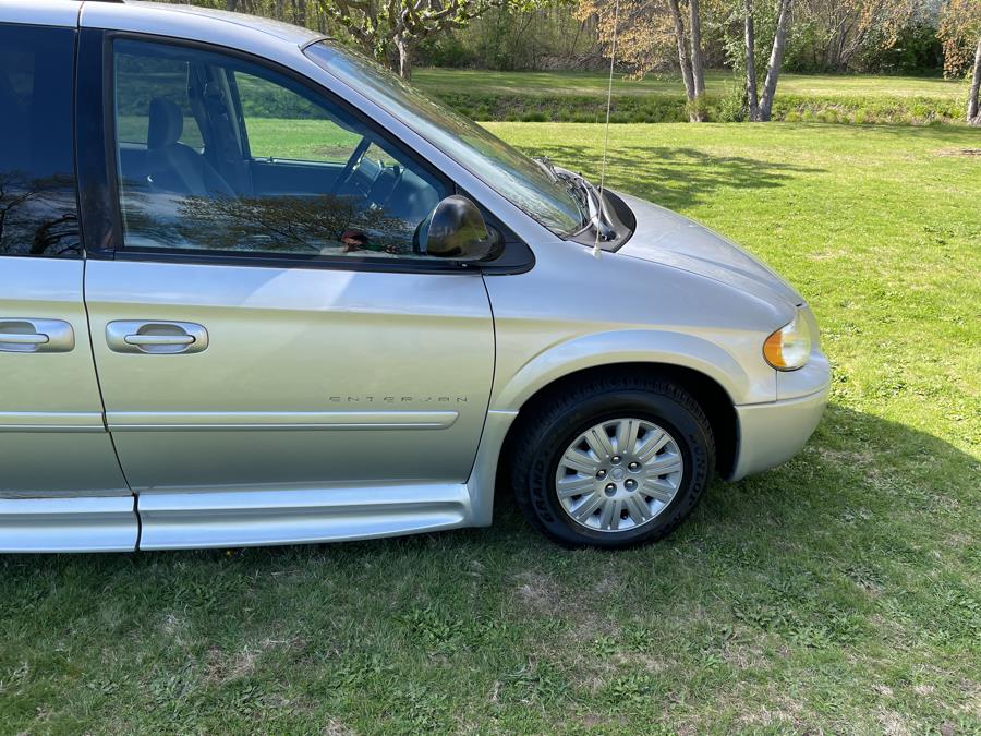 2005 Chrysler Town & Country LX photo
