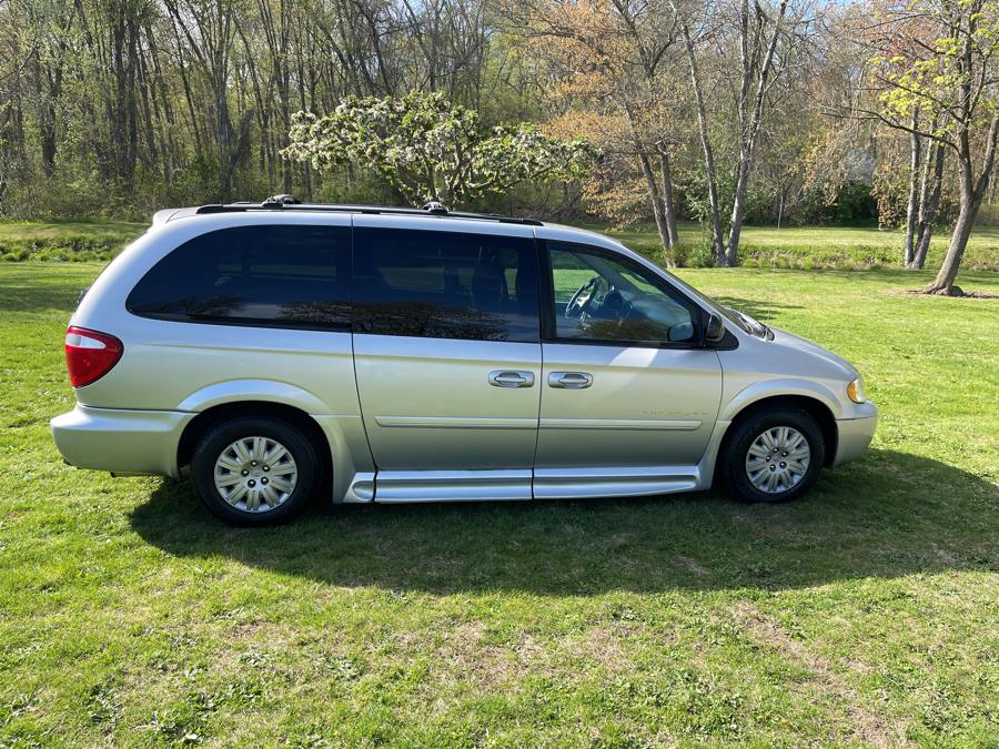 2005 Chrysler Town & Country LX photo