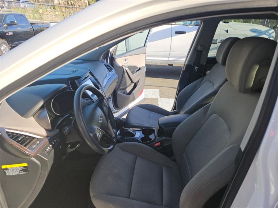2017 Hyundai Santa Fe Sport 2.4L Auto AWD photo