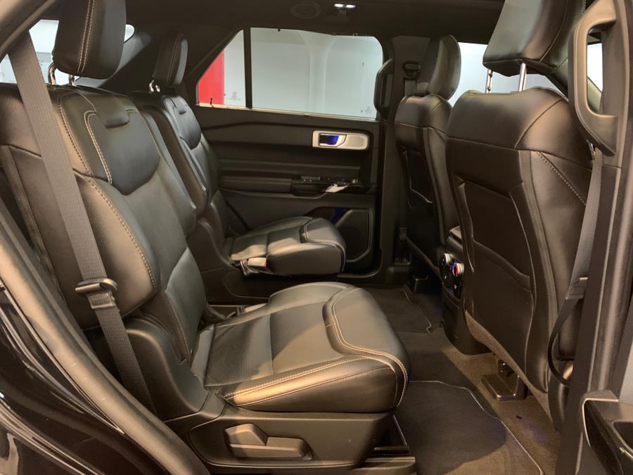 2022 Ford Explorer ST 4WD photo