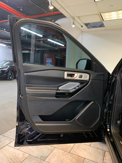 2022 Ford Explorer ST 4WD photo