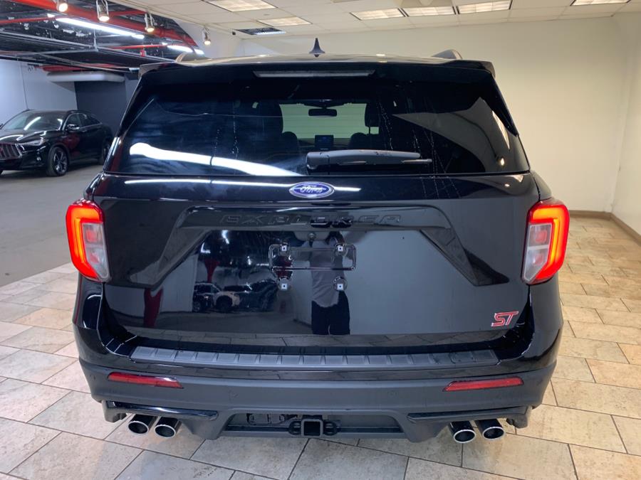 2022 Ford Explorer ST 4WD photo